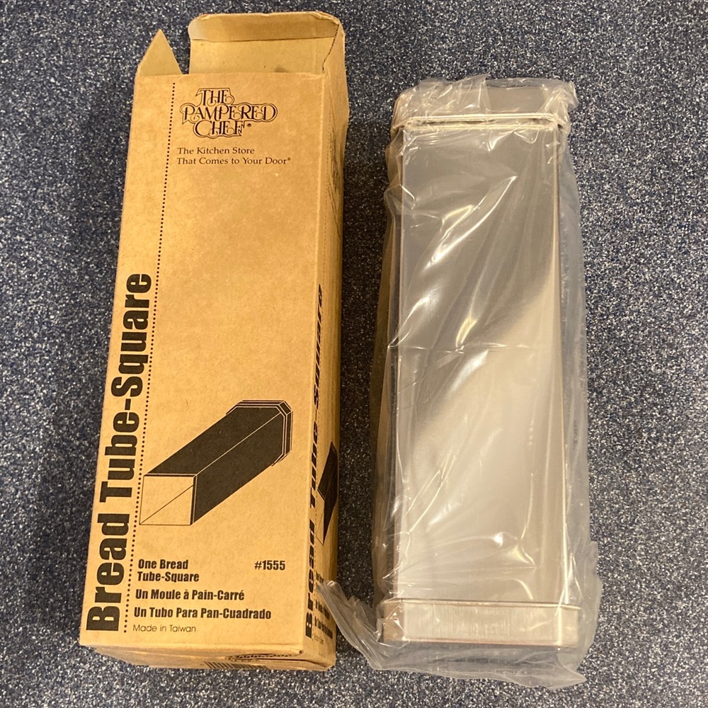 The Pampered Chef Silver Bread Tube Square